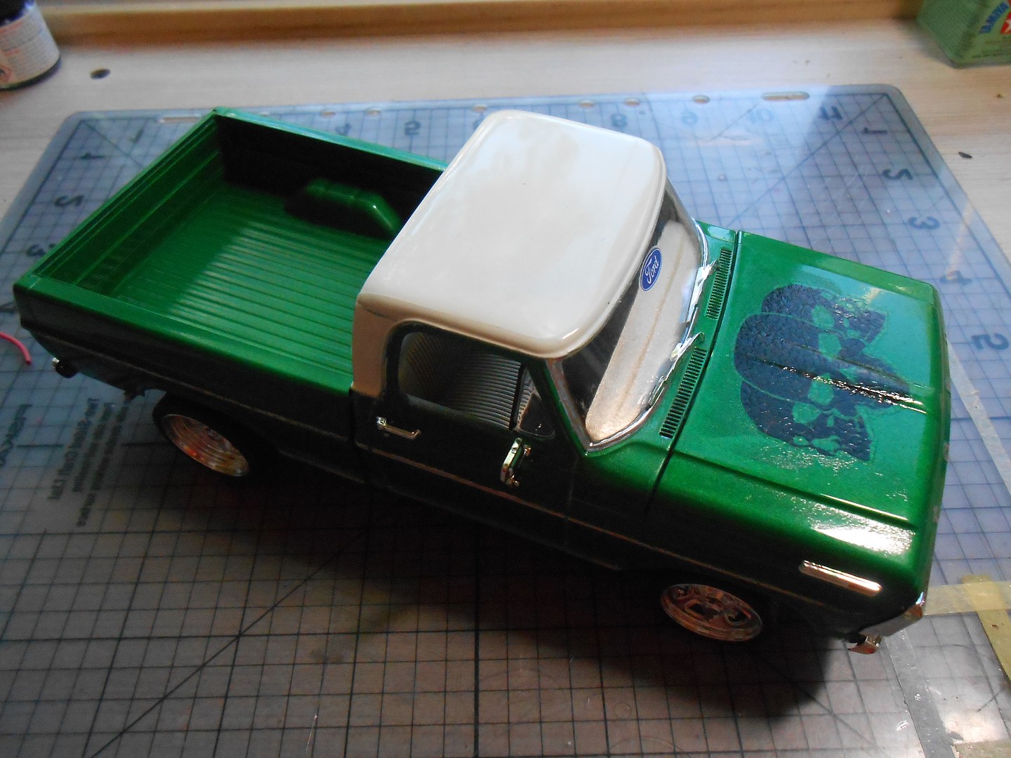 1970 F-100 Ford Custom Cab -- Plastic Model Car Kit -- 1/25 Scale ...