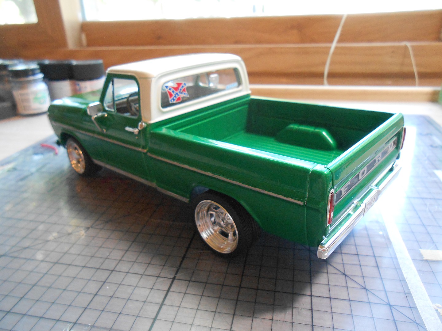 1970 F-100 Ford Custom Cab -- Plastic Model Car Kit -- 1 25 Scale 