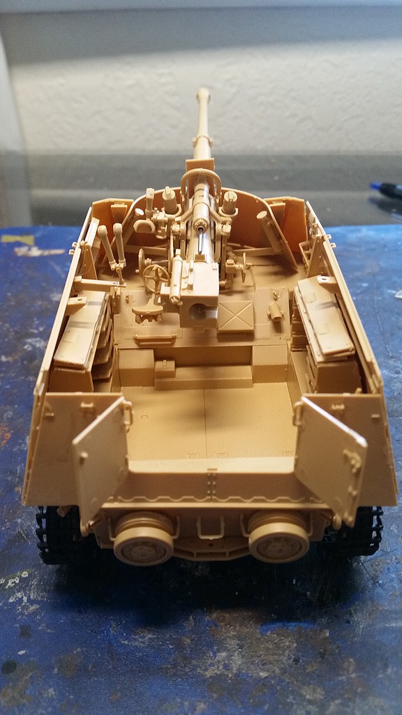 German Nashorn Heavy Tank Destroyer -- Plastic Model Military Vehicle