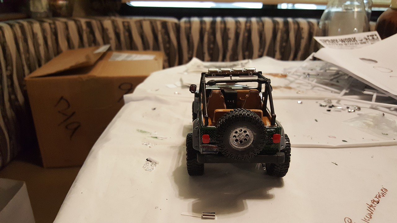 Jeep Wrangler Rubicon Snap Tite Plastic Model Car Kit 1/25 Scale