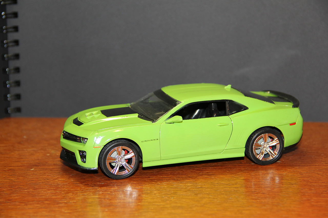 2013 CHEVY CAMARO ZL1 Plastic Model Car Truck Vehicle Kit 1/25