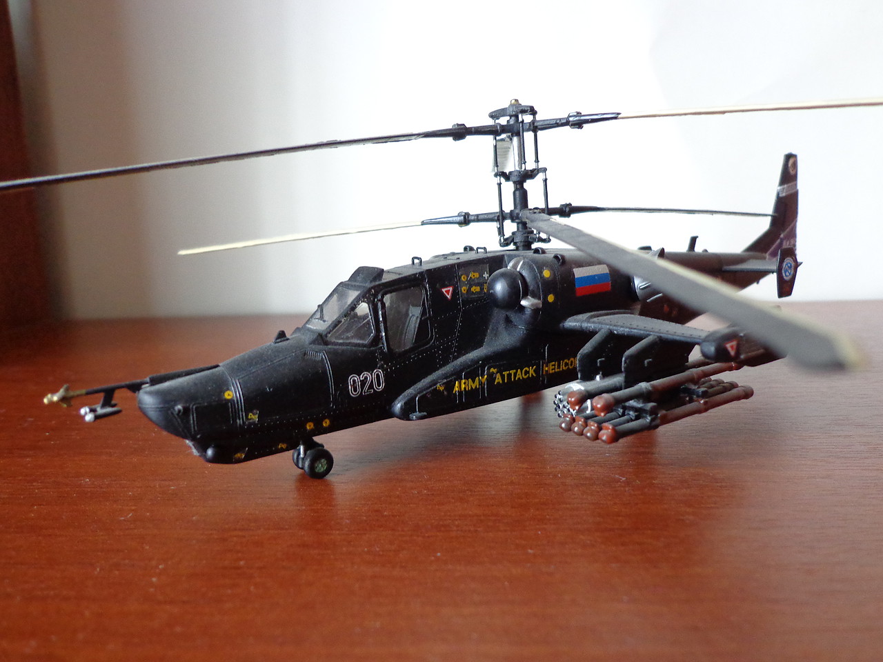 Kamov Ka-52 Alligator -- Plastic Model Helicopter Kit -- 1/72 Scale ...