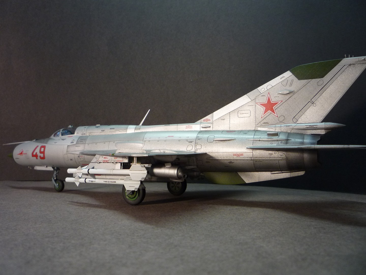 MiG21 PFM Fighter (Profi-Pack) -- Plastic Model Airplane Kit -- 1/48 ...