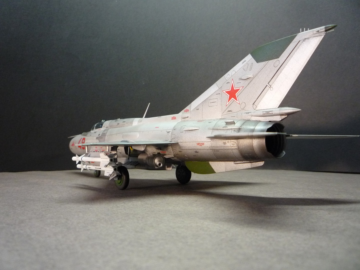 MiG21 PFM Fighter (Profi-Pack) -- Plastic Model Airplane Kit -- 1/48 ...