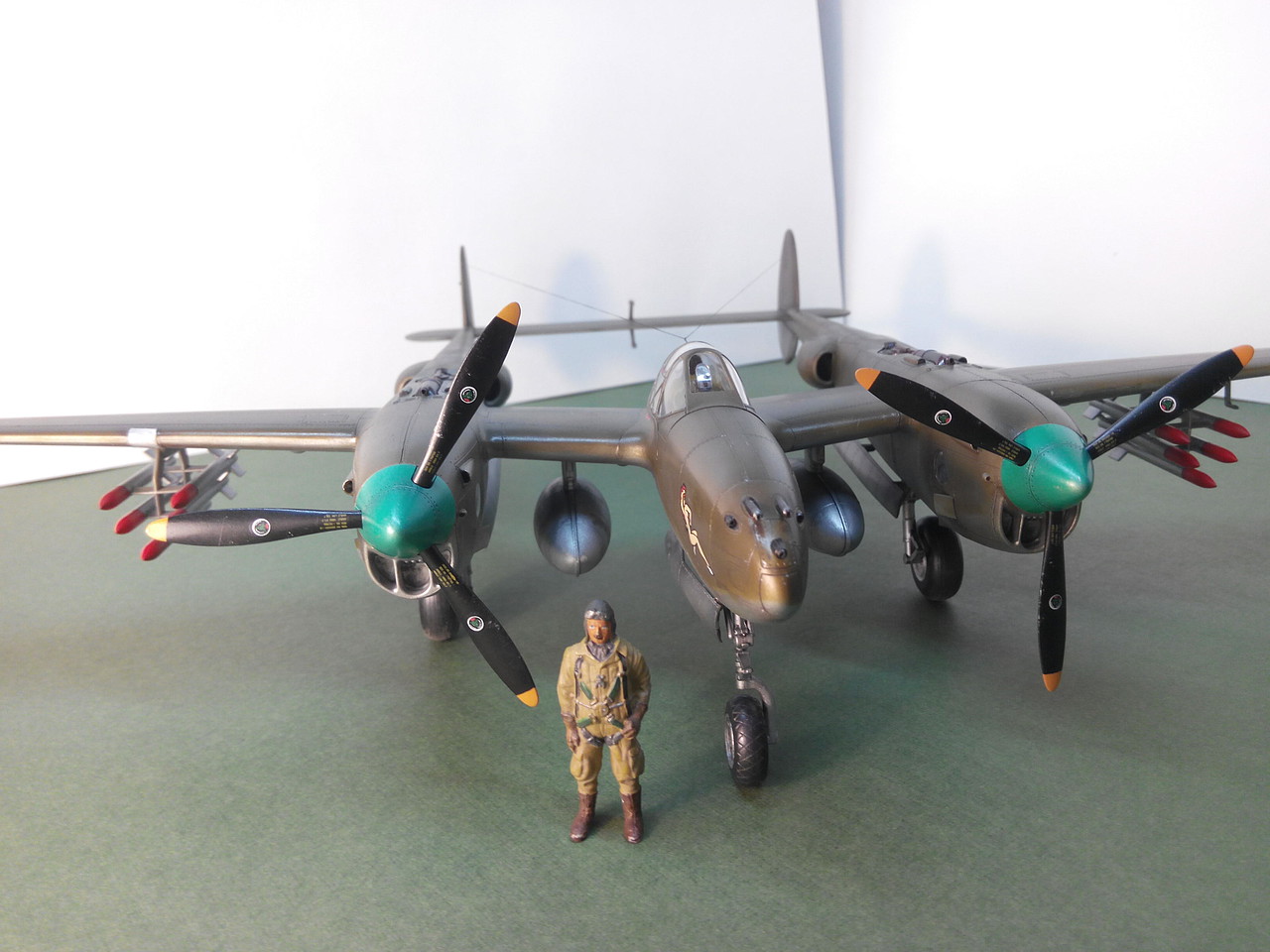 Hobbyboss Kit Modello P-38 Lightning 1:48 - Caccia WWII P-38L-5-LO Da Montare (grigio) - 3