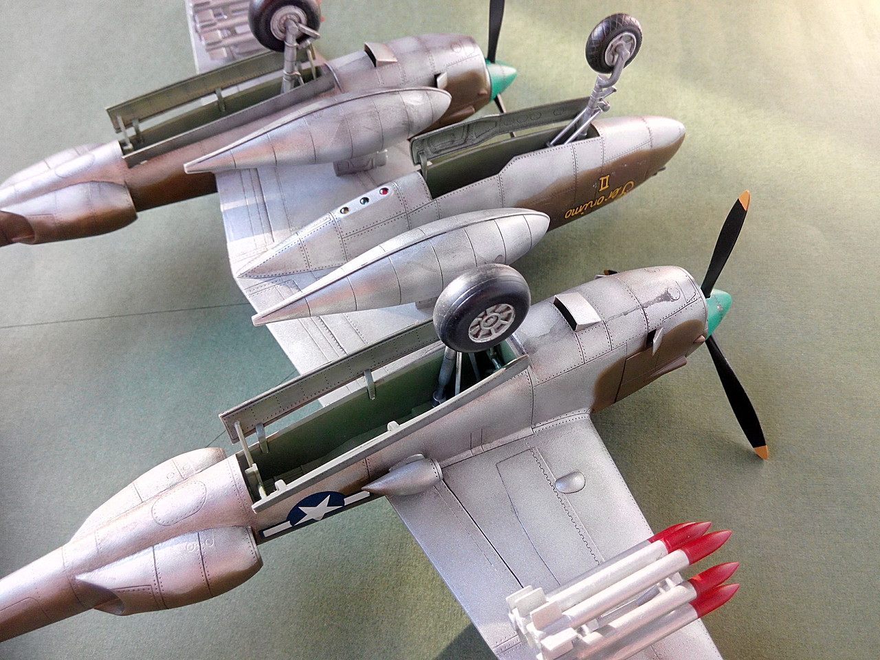 Hobbyboss Kit Modello P-38L-5-LO Lightning Scala 1:48 – Aereo Caccia WWII Da Montare