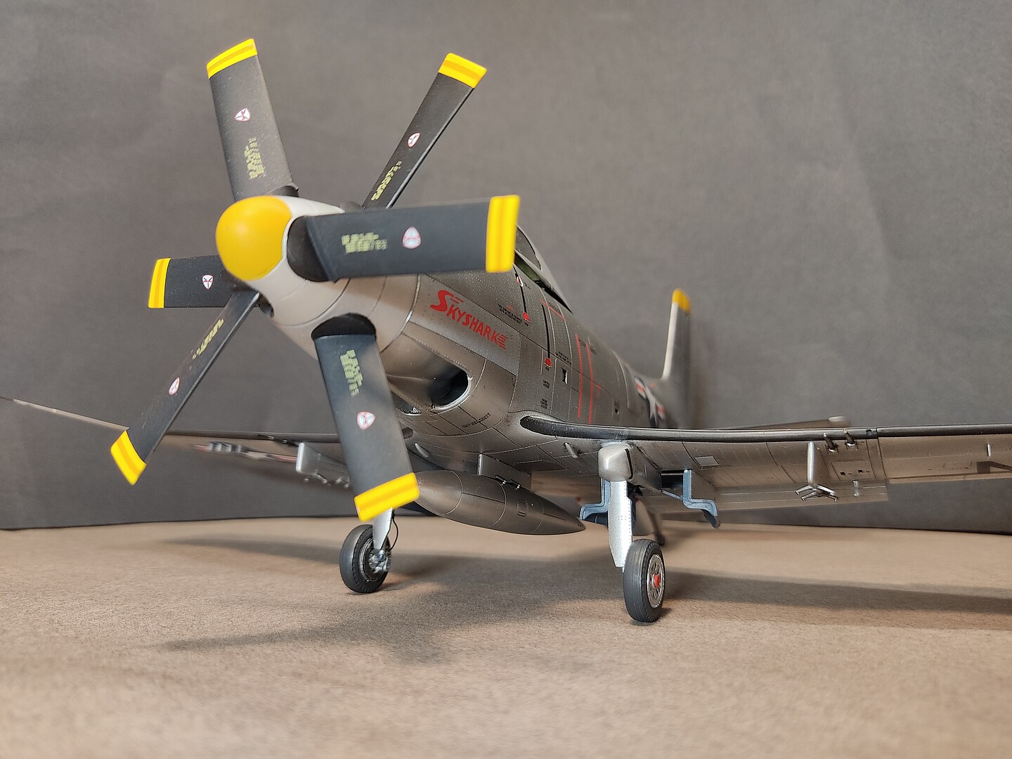 Maquette Avion Douglas XA2D-1 Skyshark – 1/72 – Clear Prop – Kit Plastique