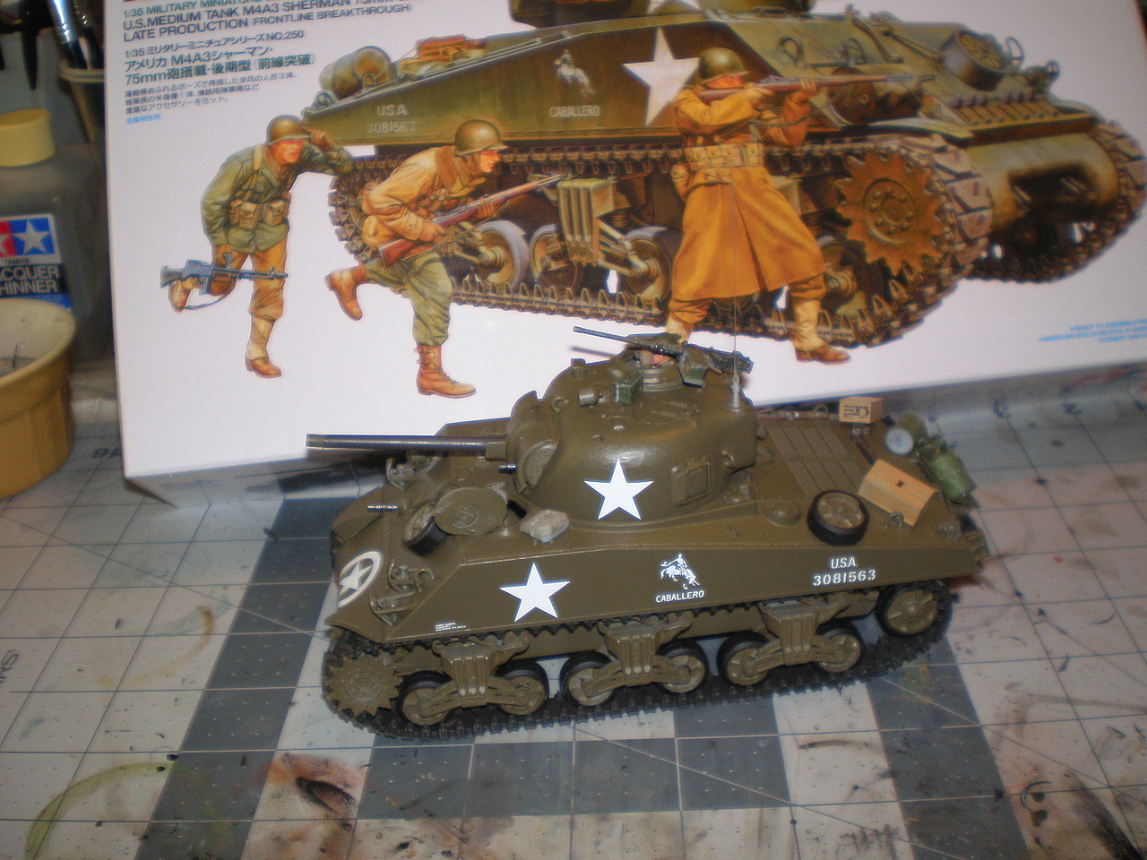 1:35 Military Model Kit TAMIYA 35250 M4A3 Sherman Tank w/75mm Gun & 3 figs 