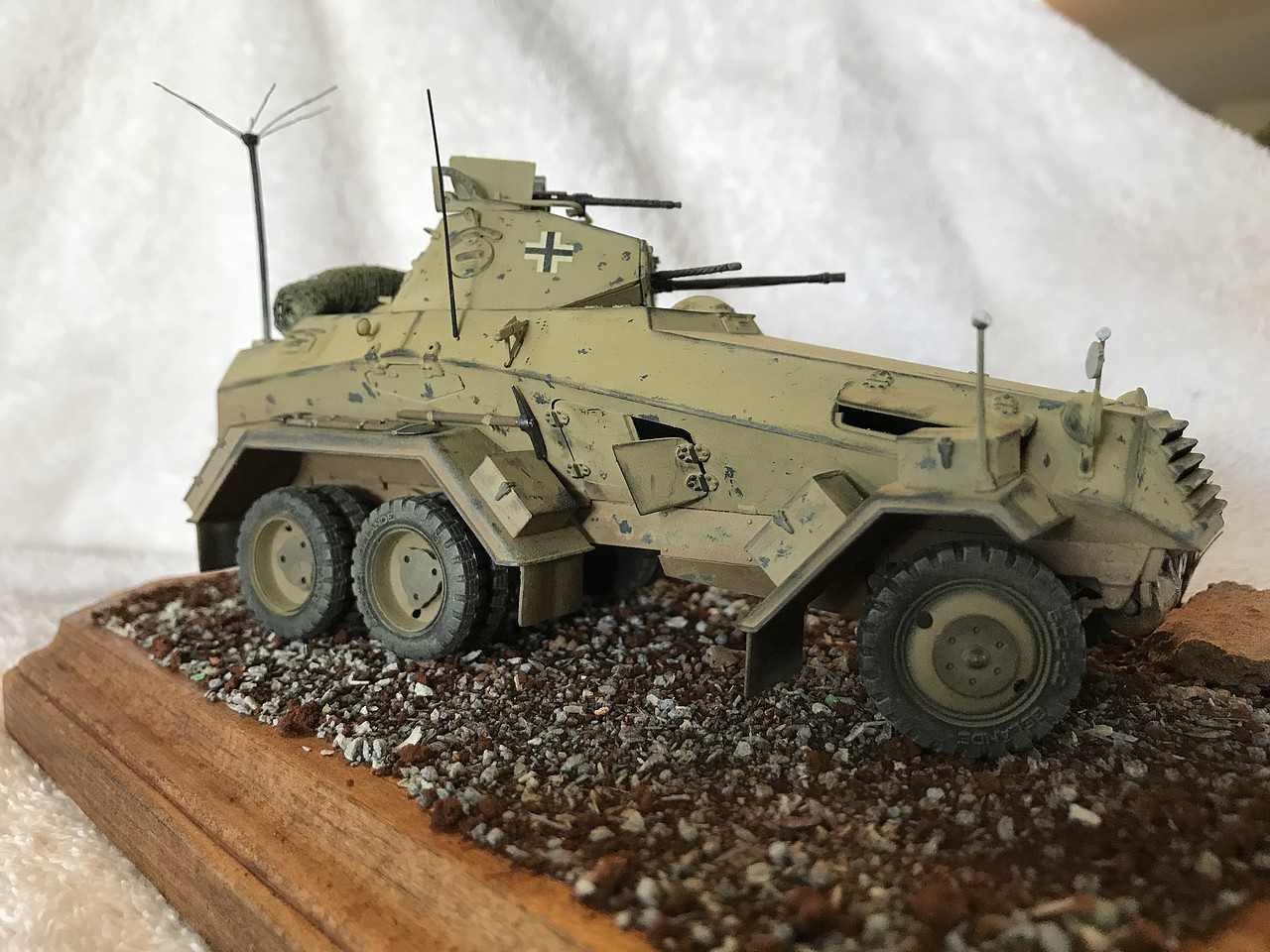 German 6 Wheeled Sd Kfz 231 Plastic Model Military Vehicle Kit 1 Free 