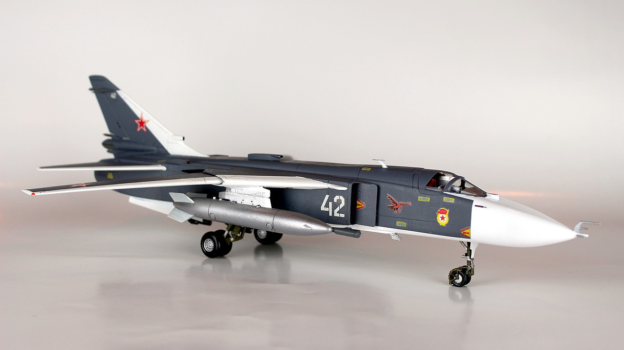 Zvezda ZVE7265 Su-24 Soviet Frontline Bomber Model airplane