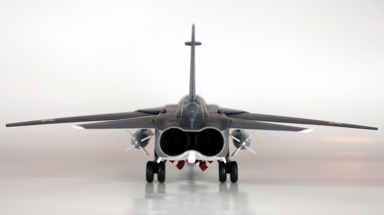 1/72 Soviet Front Bomber Sukhoi Su-24 Zvezda 7265
