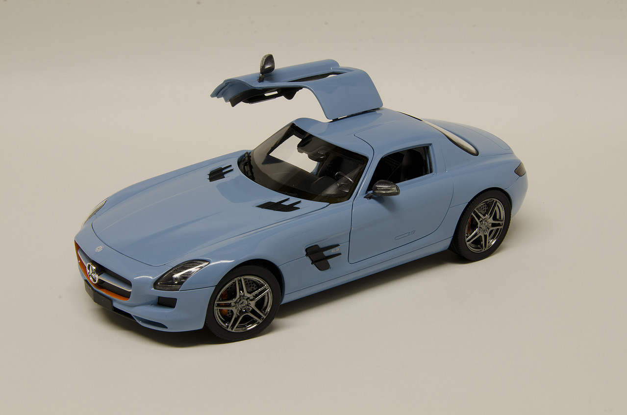 Revell-Germany Mercedes-Benz SLS AMG Plastic Model Car Kit 1/24 Scale #07100