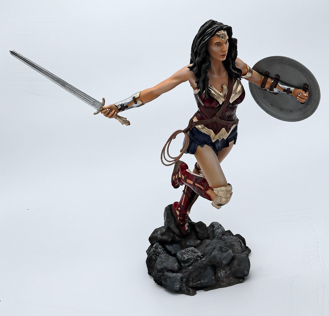 TV WONDER WOMAN 1:8 Scale Plastic Model Kit by Moebius Models