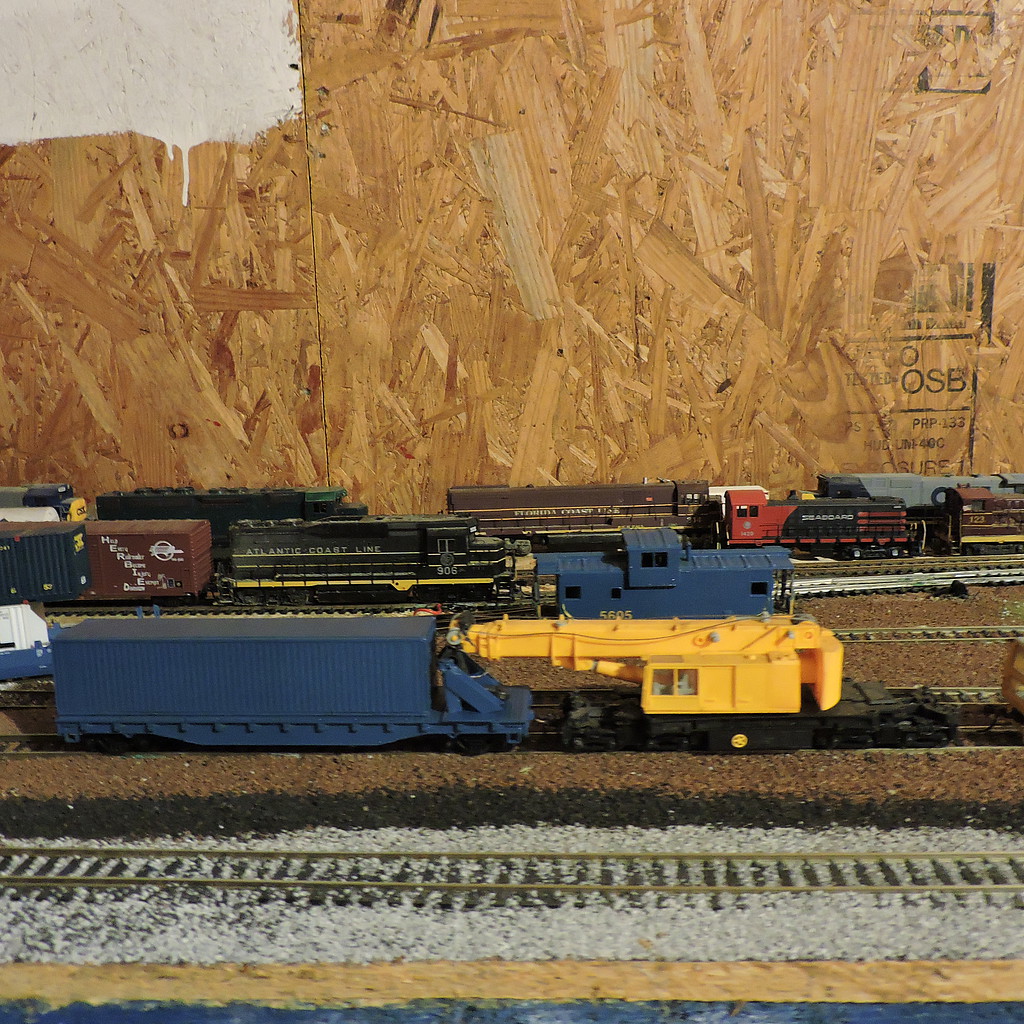 100-Ton Heavy Crane Kit -- HO Scale Model Railroad Vehicle -- #16000 ...