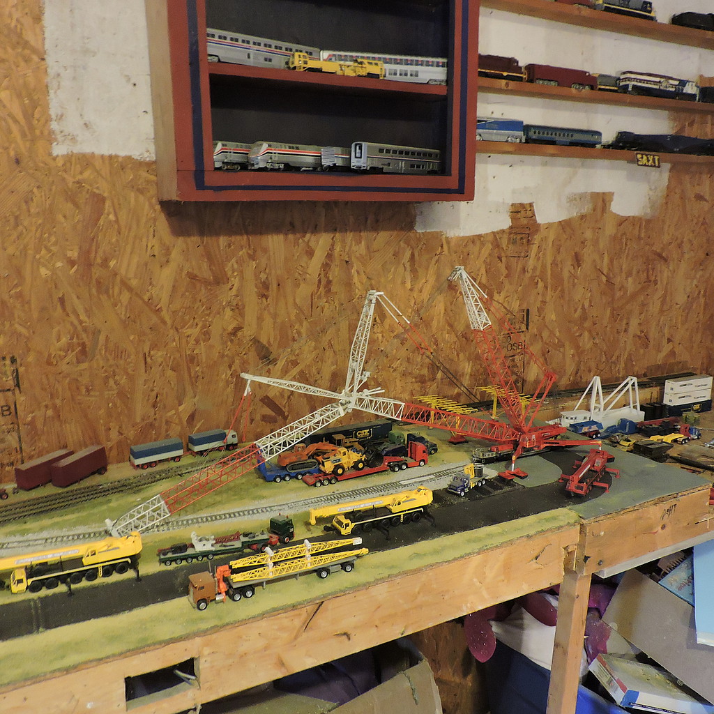 Liehberr 1120 Telescoping Crane Kit w/Extended Jib HO Scale Model