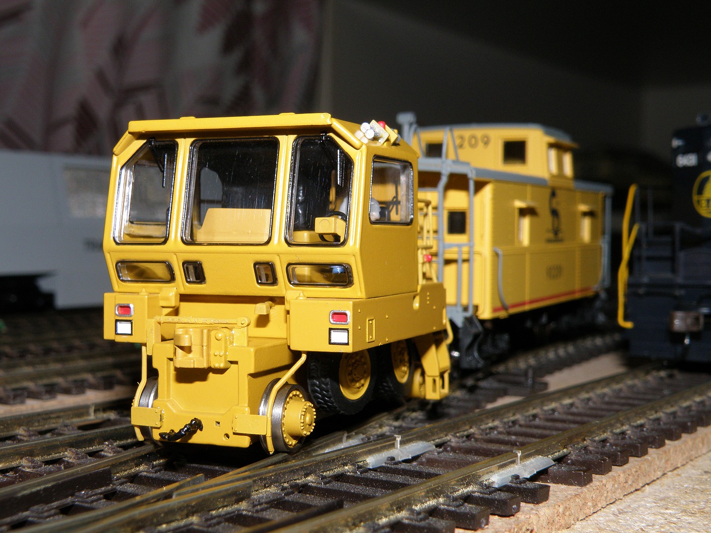 Industrial Switcher DC Union Pacific (yellow) HO Scale Model Train