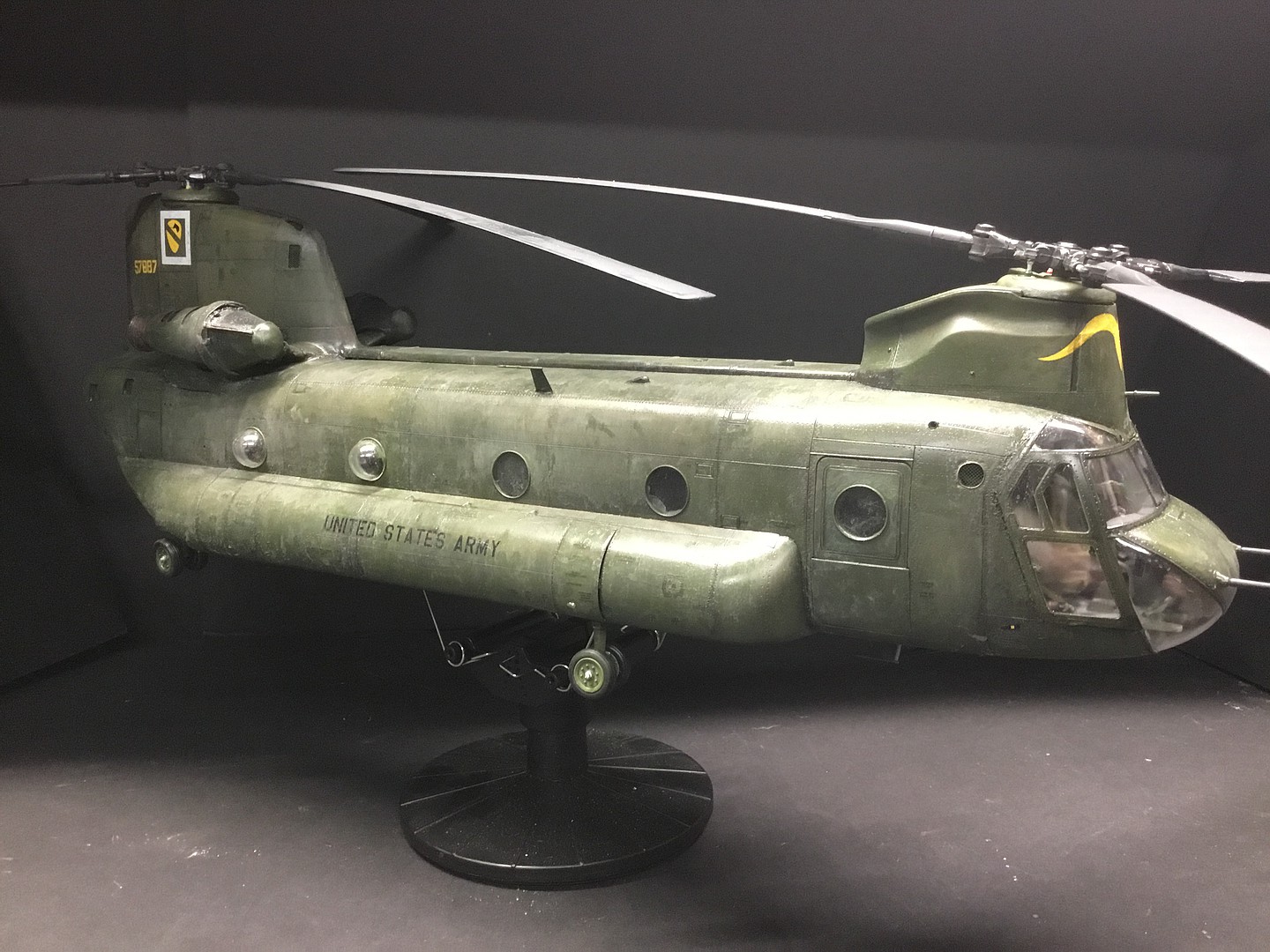 Trumpeter CH47A Chinook Helicopter Plastic Model Helicopter Kit 1