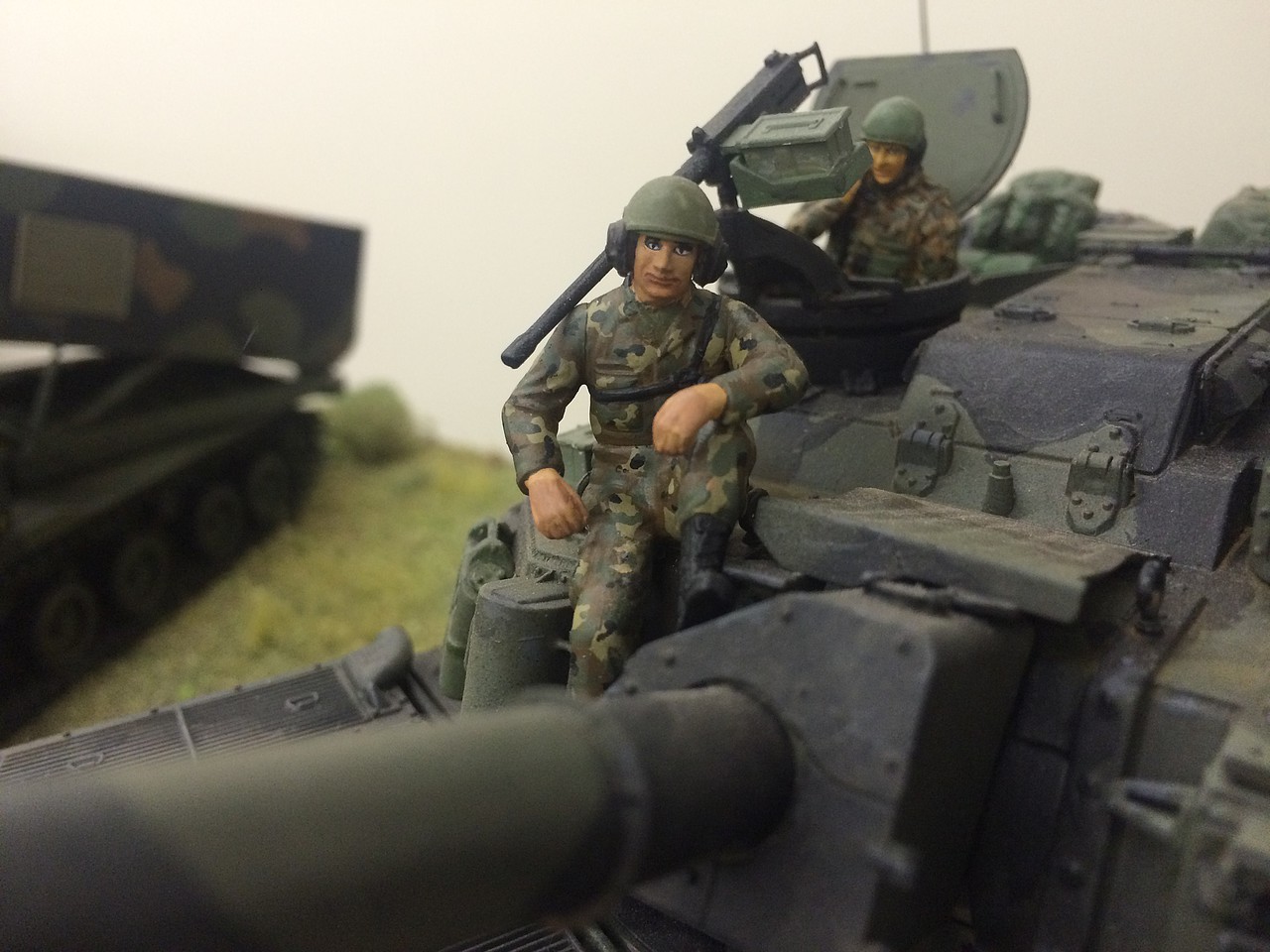 US Tank Crew Plastic Model Military Figure Kit 1/35 Scale