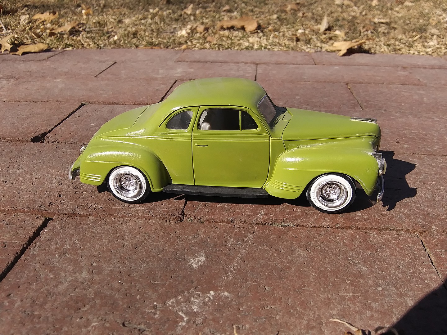 1941 Plymouth Coupe Plastic Model Car Kit 1/25 Scale 919