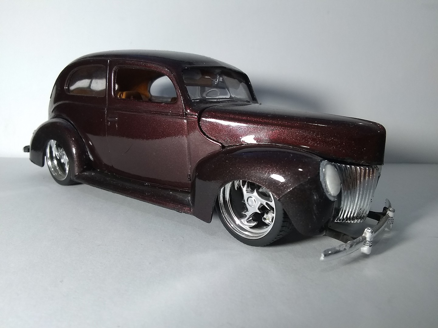 1940 Ford Sedan (OAS) -- Plastic Model Car Kit -- 1/25 Scale -- #1088 ...