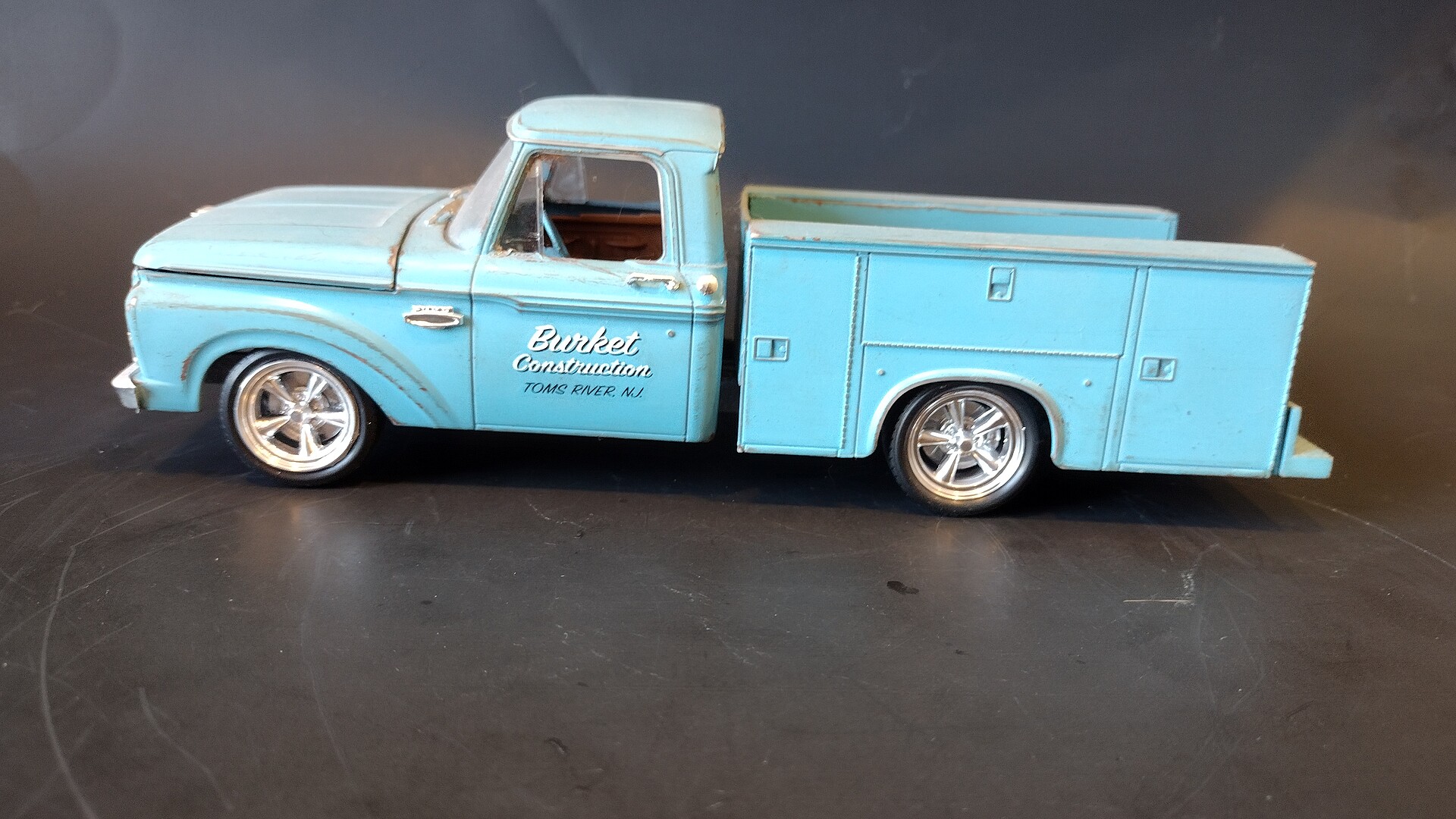 Moebius 1965 Ford F100 Service Truck (Ltd Prod) Plastic Model