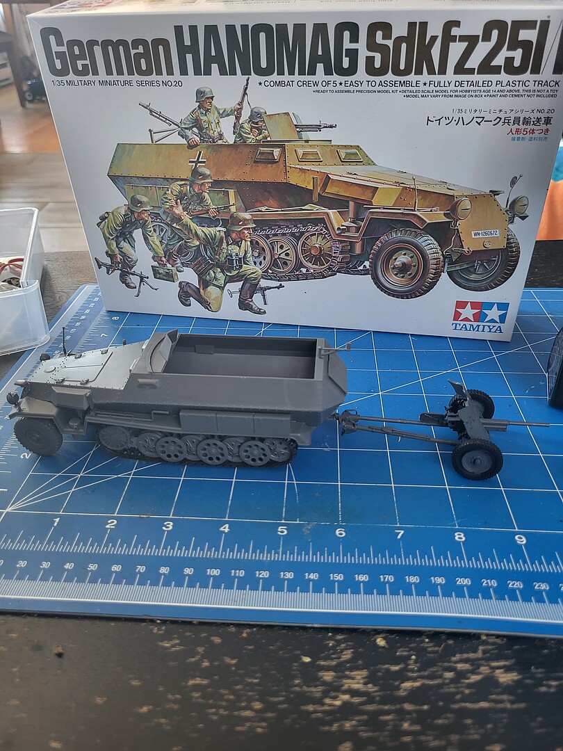 German Hanomag Sd.Kfz. 251/1 Halftrack -- Plastic Model Military ...