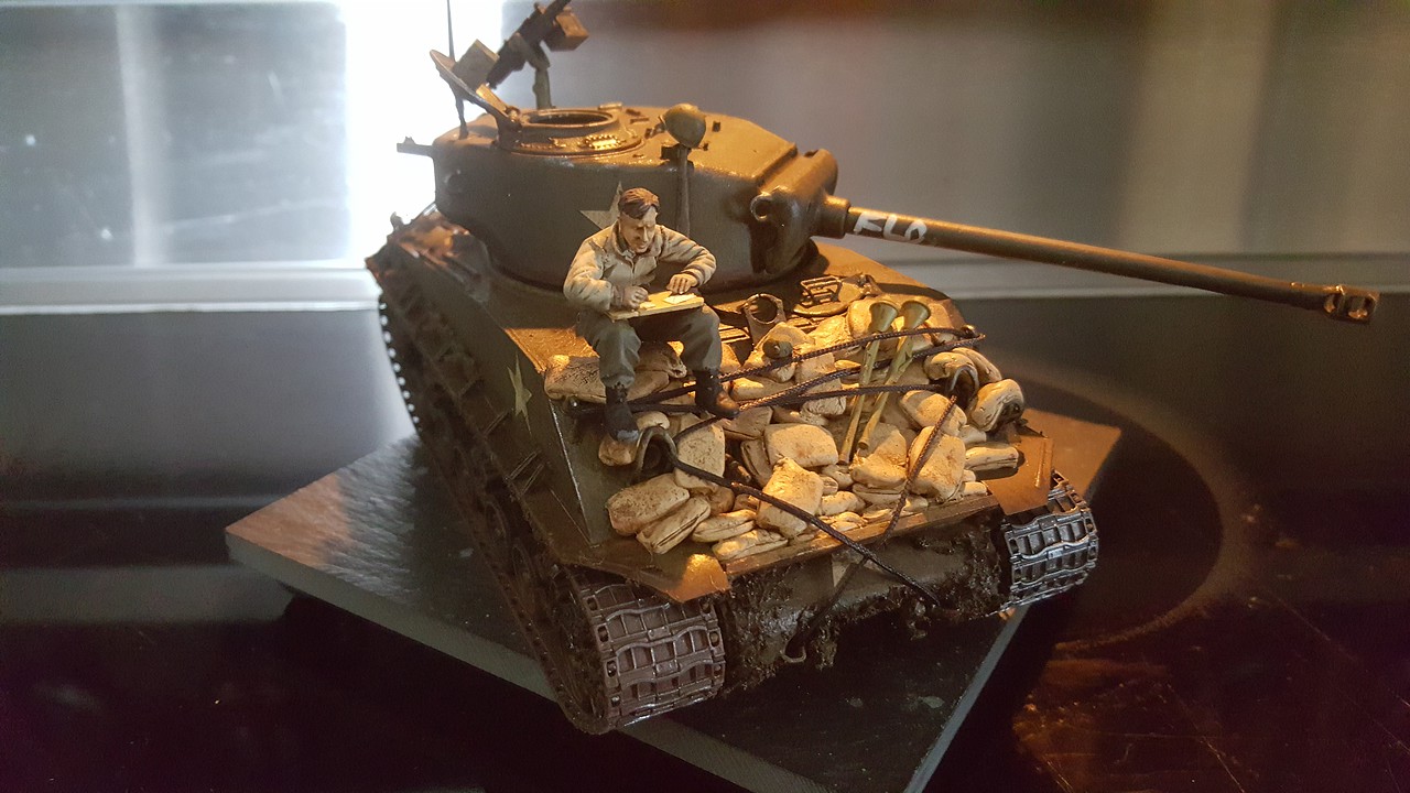 US Medium Tank M4A3E8 Sherman Easy Eight Plastic Model Military Vehicle Kit 1 35 