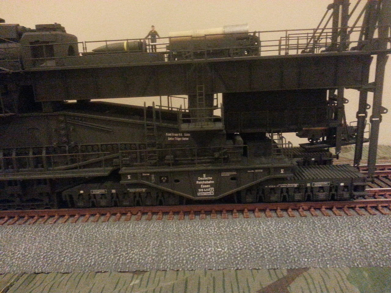  Hobby Boss German 80cm K(E) Railway Gun 'Dora' Vehicle