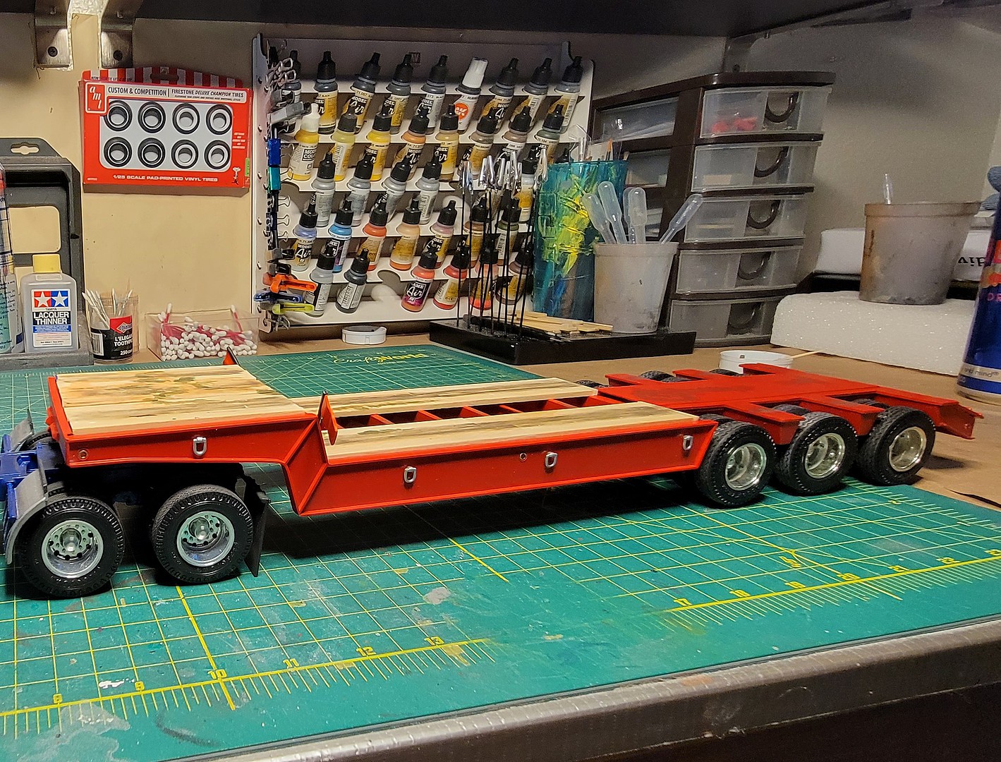 Construction Bulldozer and Lowboy Trailer 1:25 Scale Model Kit, 1218