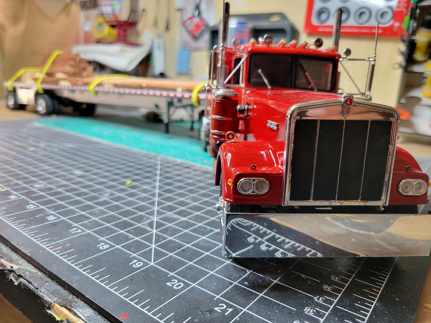 48' Cambered Trailer Plastic Model Vehicle Kit 1/25 Scale