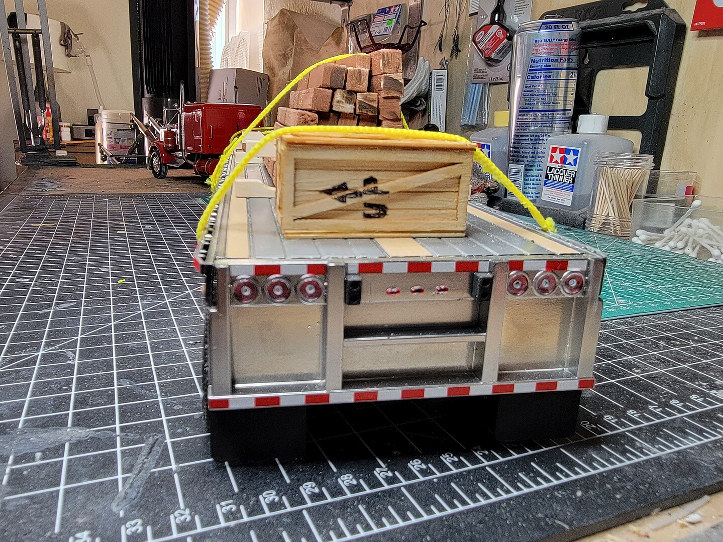 48' Cambered Trailer Plastic Model Vehicle Kit 1/25 Scale