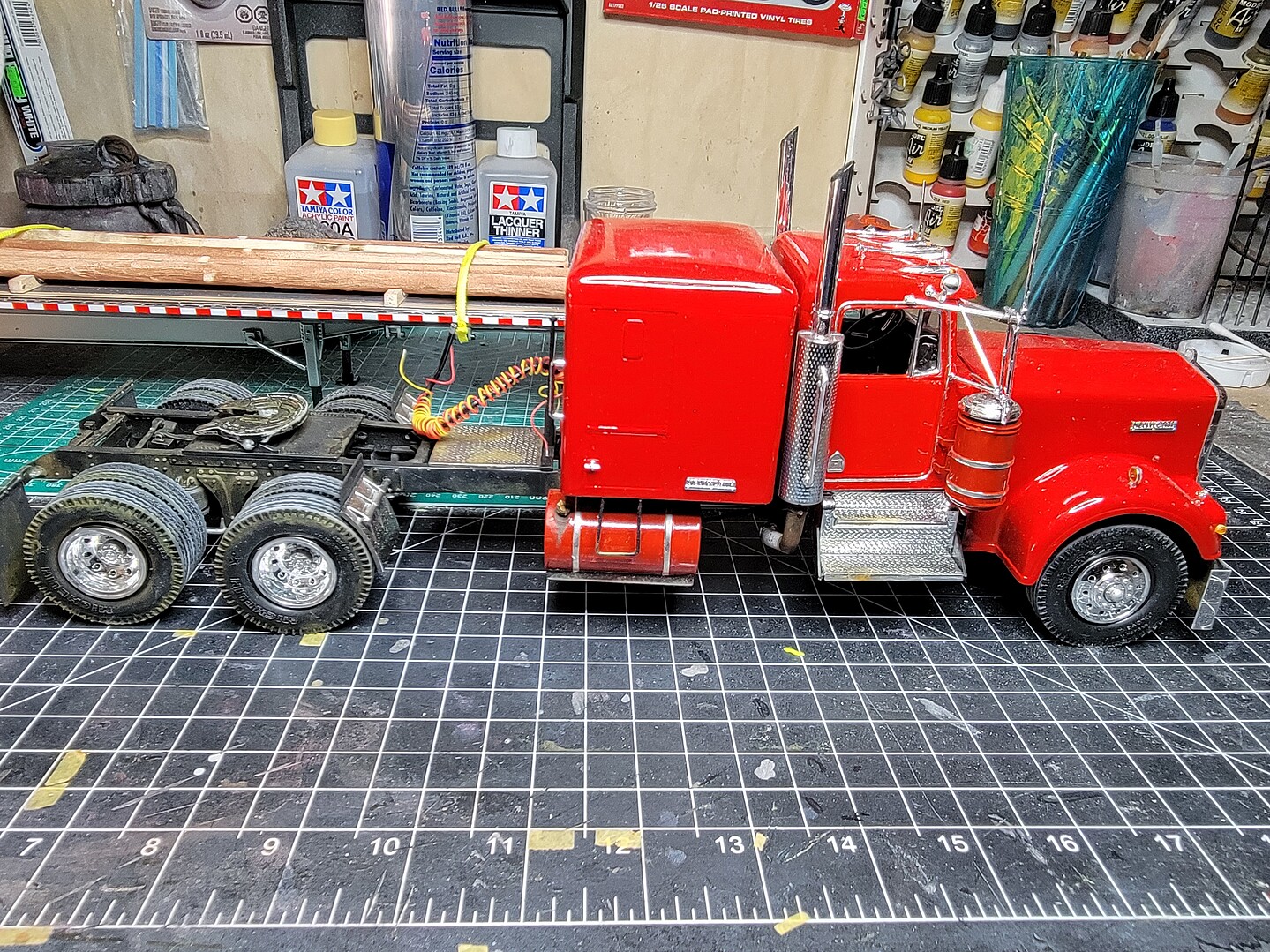 48' Cambered Trailer Plastic Model Vehicle Kit 1/25 Scale