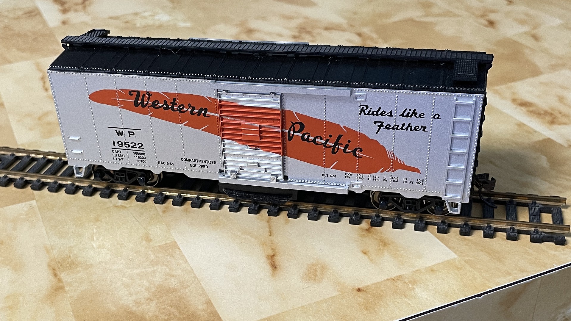Track Cleaning 40' Boxcar Western Pacific 19522 HO Scale Model Train Freight Car 16322