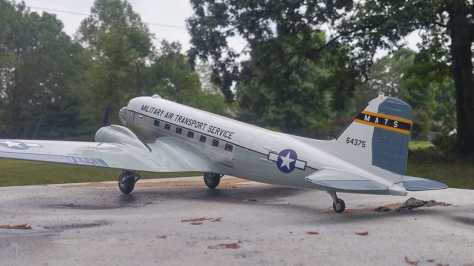 C 47 Skytrain Plastic Model Airplane Kit 172 Scale 550127