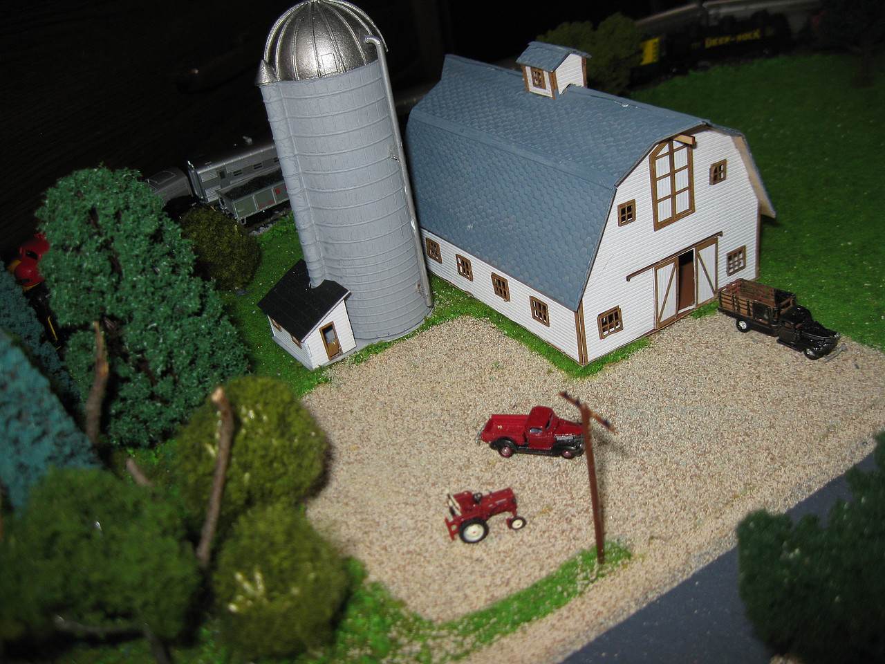 Gallery Pictures American-Models Country Barn w/Silo Kit N Scale Model ...